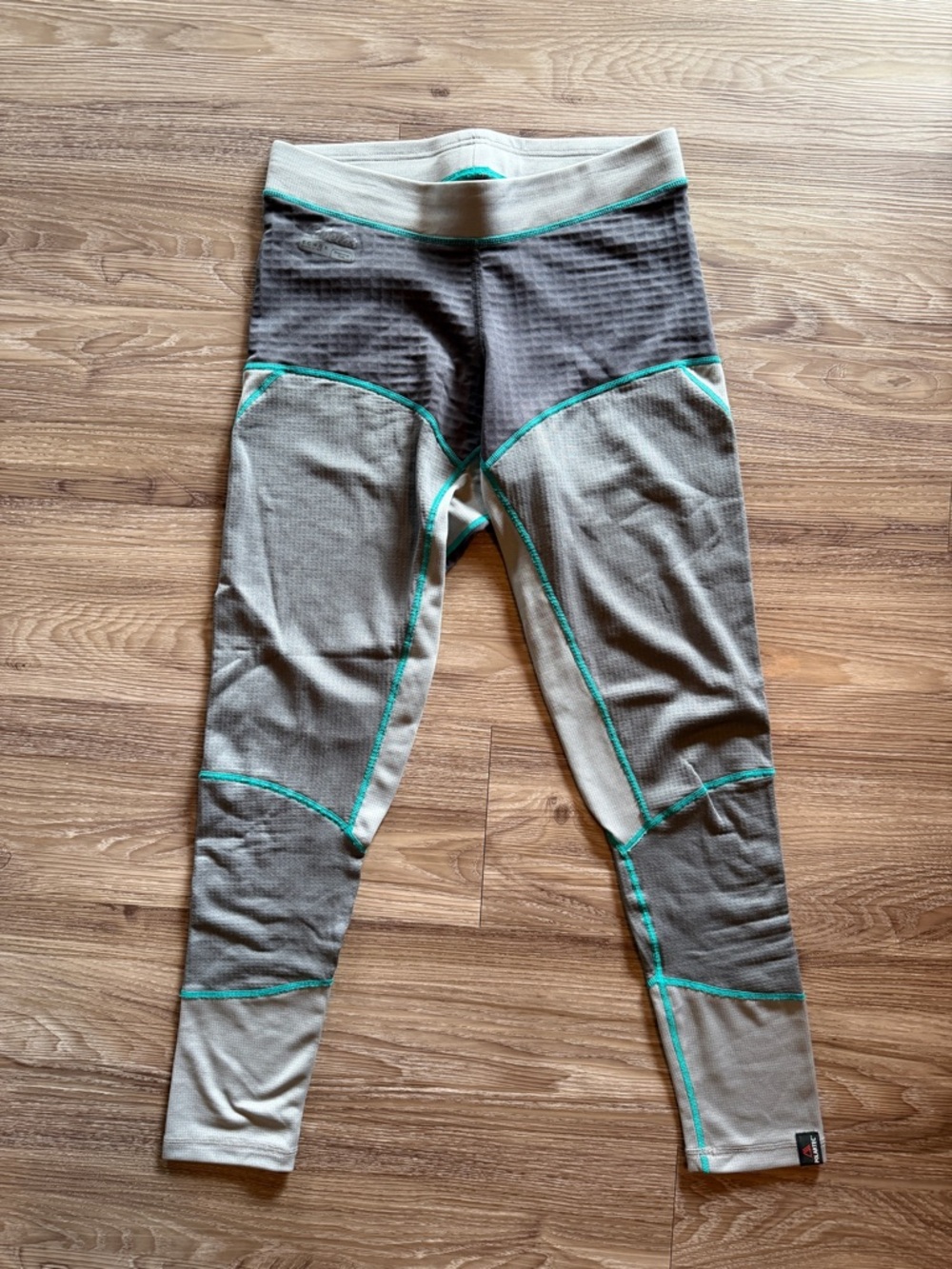 Cabela's Gray and Teal Women’s Baselayer Thermal Leggings